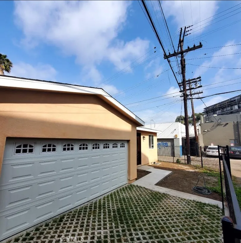 3765 Globe, Los Angeles, California 90066 home-pic-2